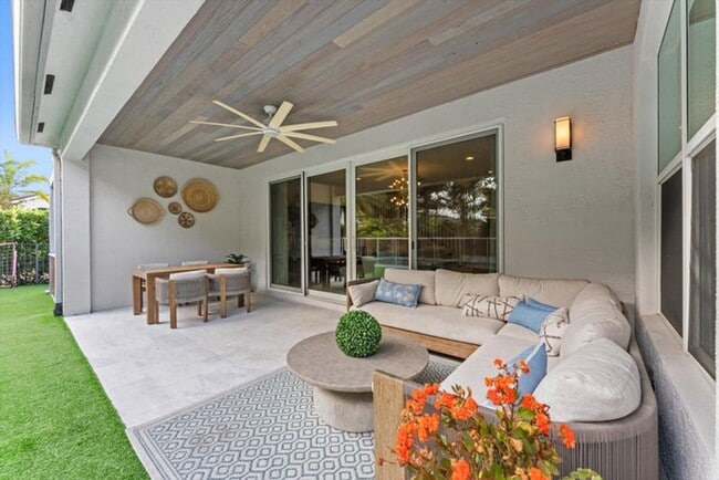 Building Photo - 15398 Sandy Beach Terrace