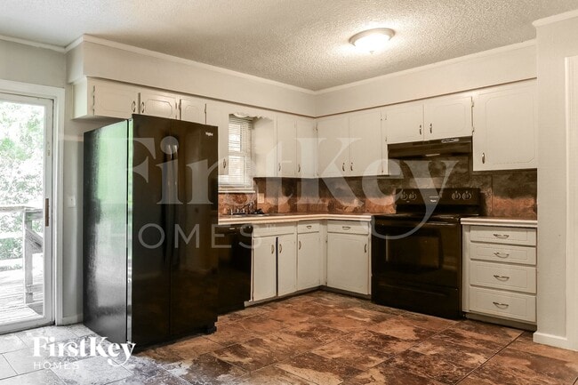 Building Photo - 1805 SW Speas Dr