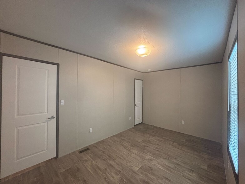 Building Photo - 203 Linda St