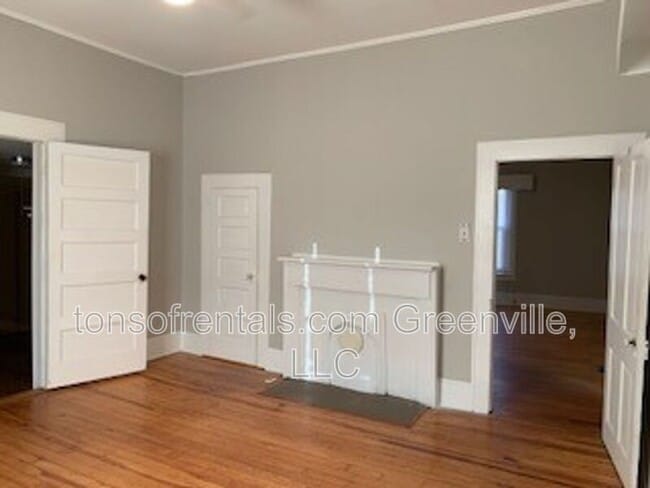 Building Photo - 9 E Street