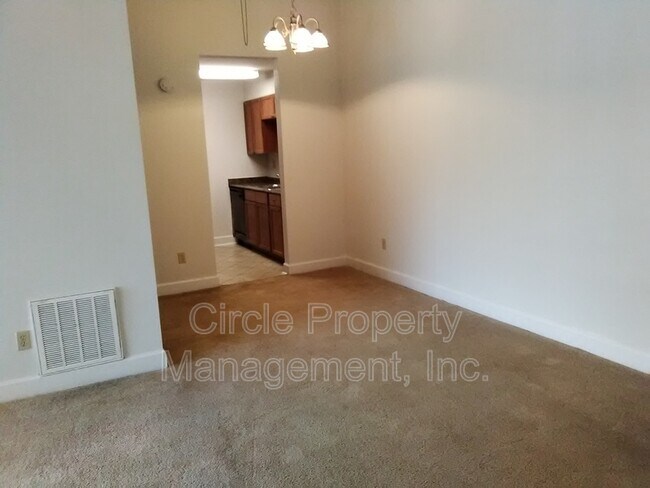 Building Photo - 2021 Highridge Dr SW