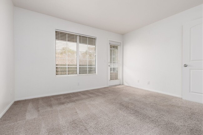 Building Photo - NEAR SUMMERLIN 1 BED, 1 BATH CONDO IN GATED COMMUNITY