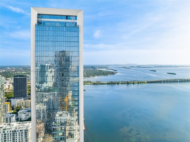 Building Photo - 700 NE 26th Terrace