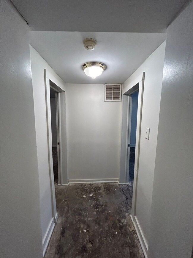 Building Photo - Spacious 2 Bed 2 Bath House with Storage /...