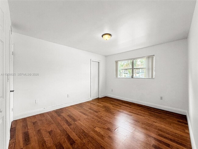 Building Photo - 520 NE 38th St