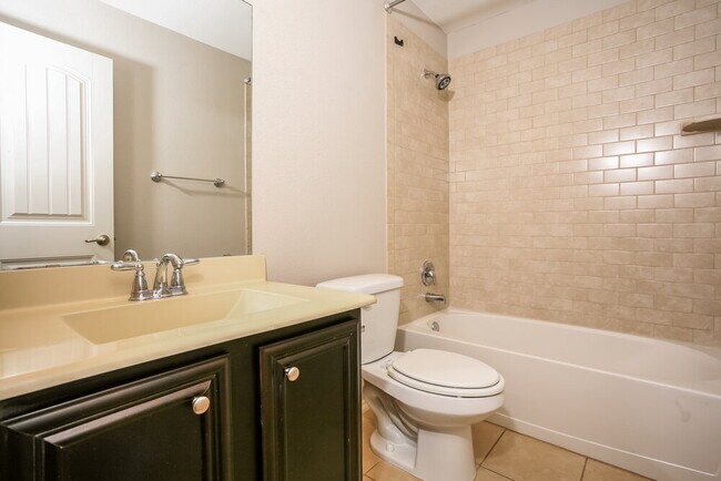 Building Photo - 3013 Melrose Dr