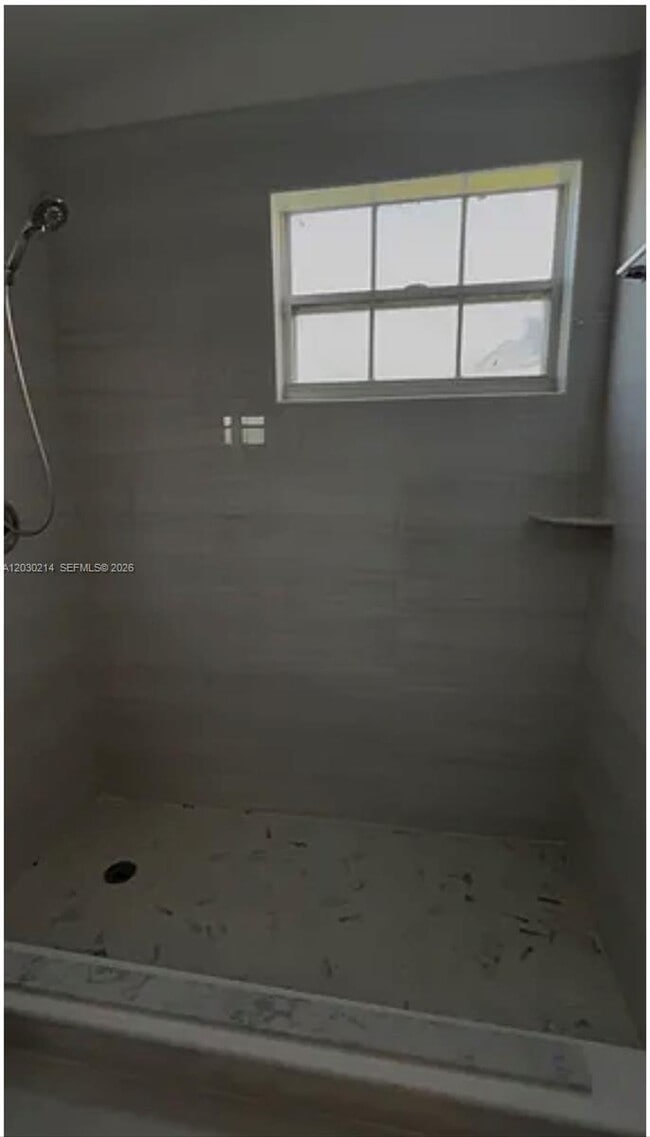 Building Photo - 127 SW 159th Way