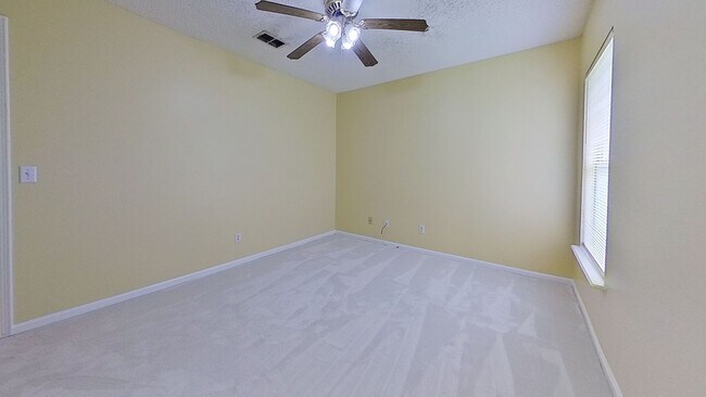 Building Photo - Welcome home - Charming 3 Bedroom in Hatton Chase!