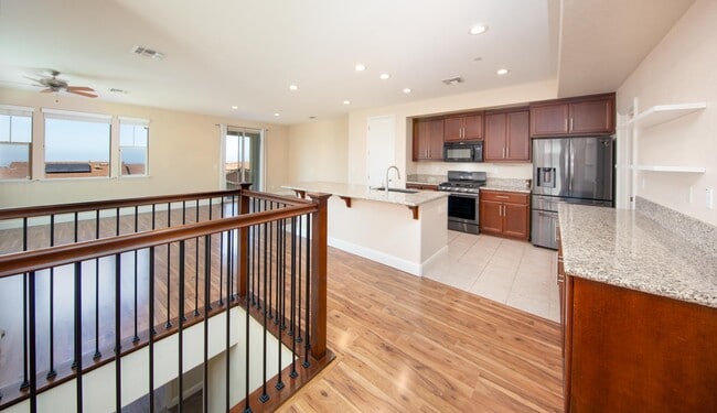 Building Photo - 6491 Bayview Dr