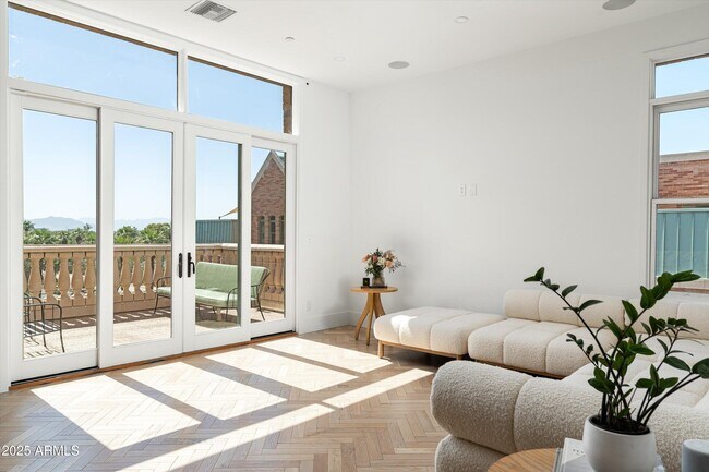 Building Photo - 54 W Palm Ln