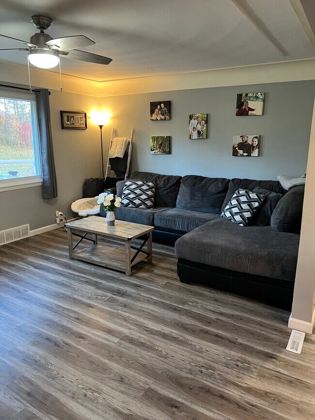 Building Photo - 6712 Grove Rd