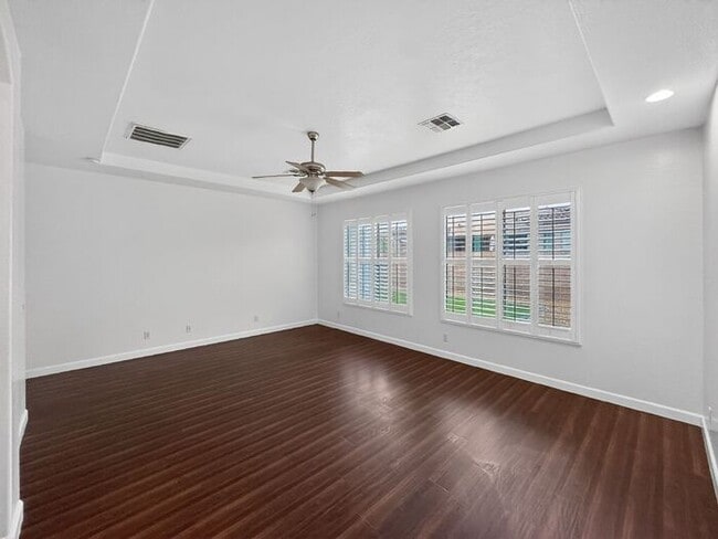 Building Photo - Spacious 3 car garage home at Paseo Trail!