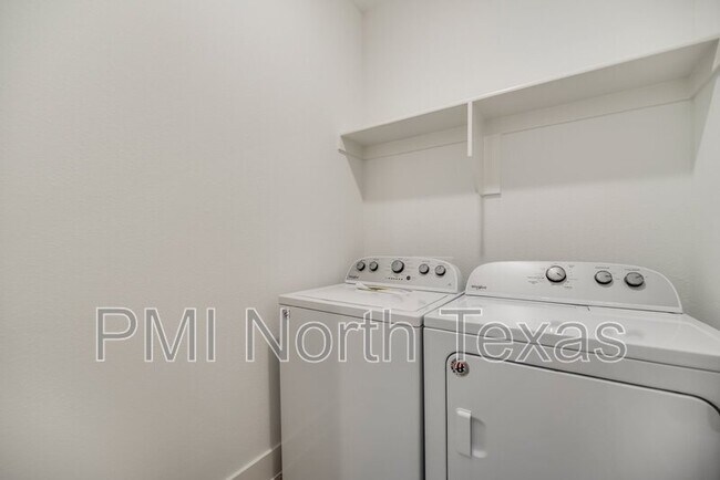 Building Photo - 405 Yellowstone Dr