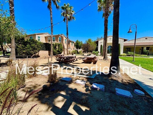 Building Photo - 2922 E Via Fiano