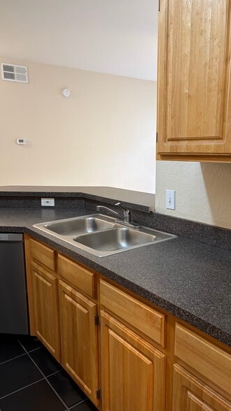 Building Photo - 6071 Westgate Dr