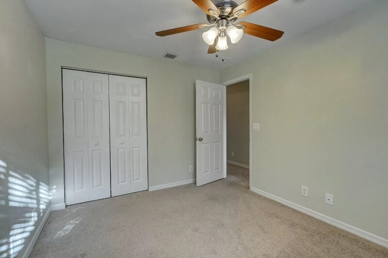 Building Photo - 5273 SE Jennings Ln
