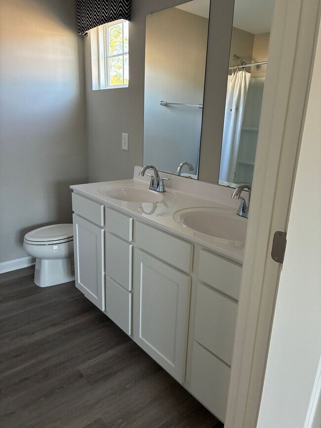 Building Photo - FORMER MODEL townhome at Villa Grande community