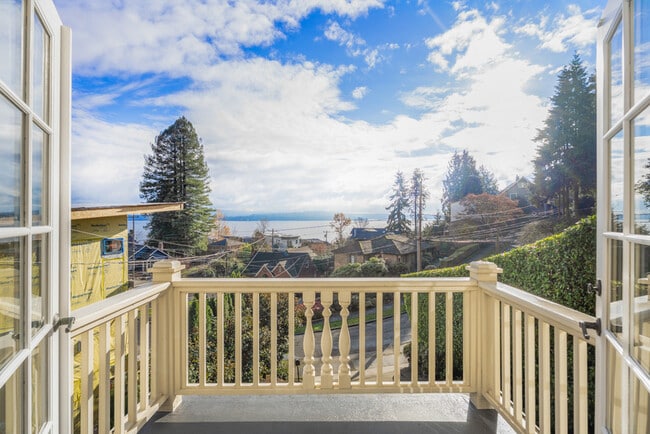 Building Photo - 1435 Newport Way