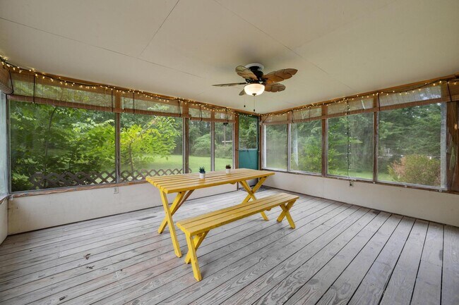Building Photo - Beautiful Brick Ranch Home in Franklin