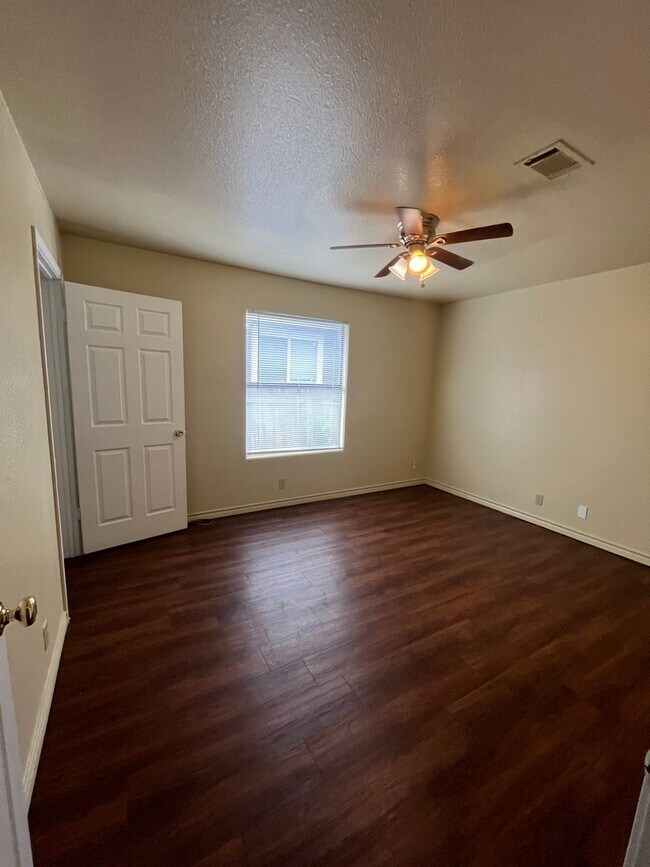 Building Photo - 2628 Gwendolyn Ln