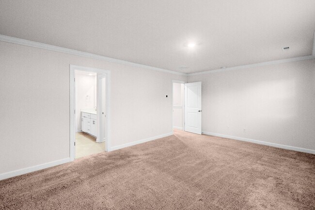 Building Photo - Beautiful and Spacious Home in the Heart o...