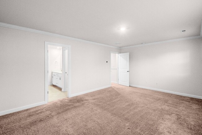 Building Photo - Beautiful and Spacious Home in the Heart of Pineville!