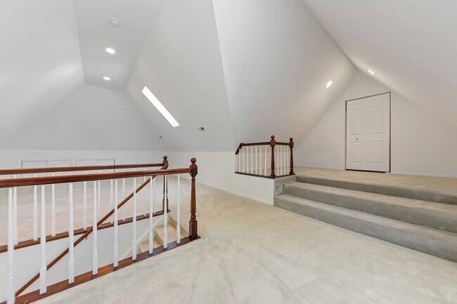 Building Photo - 544 Phillippa St