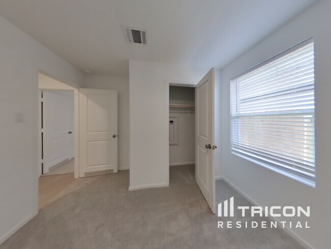 Building Photo - 3009 fantasy Terrace Dr