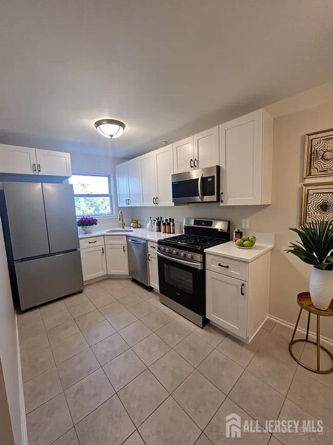 Building Photo - 353 Ventnor Ct