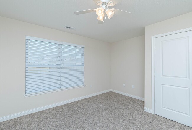 Building Photo - 720 Promenade Dr