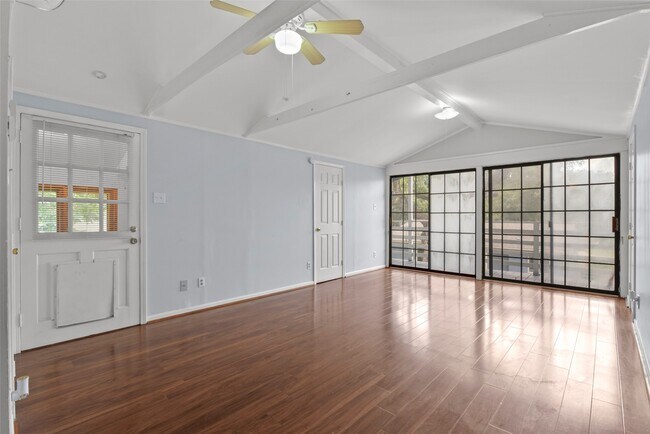 Building Photo - 950 Lamonte Ln
