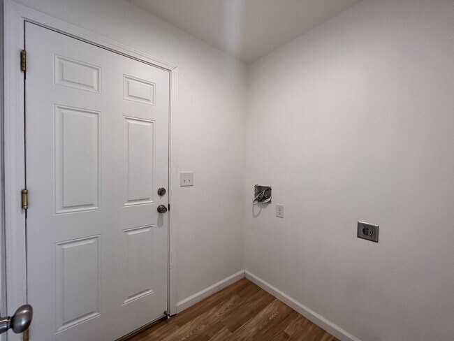 Building Photo - 3 bedroom Home in Donner Trail Estates, Fernley