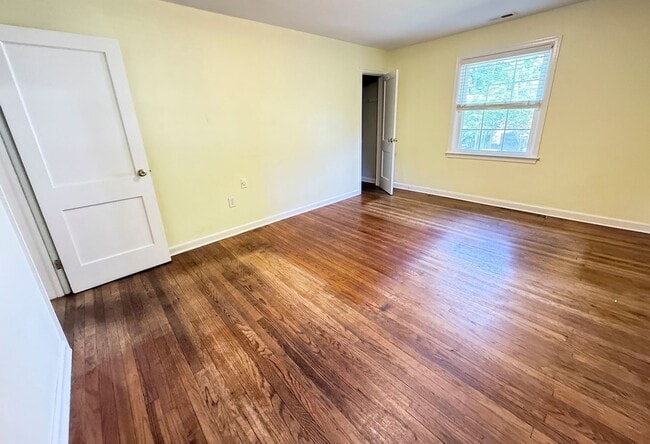 Building Photo - Beautiful 3BR/1.5BA Home in Newport News, VA - Move-in Ready!
