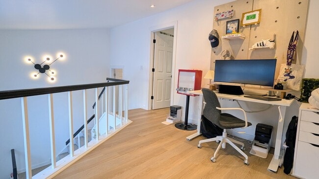 Building Photo - 1030 Casa Dr