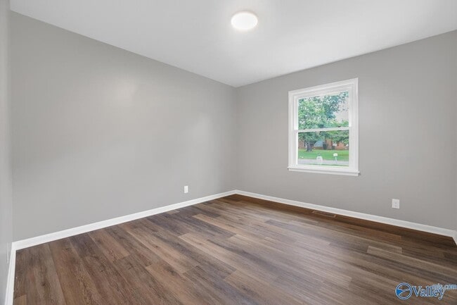 Building Photo - 2017 Shady Ln Dr NW