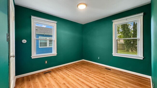 Building Photo - 607 Lee St