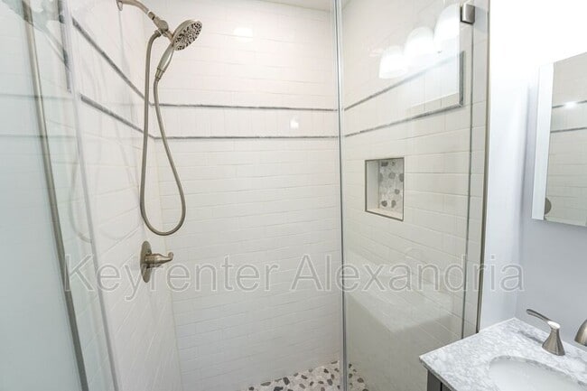 Building Photo - 906 Neal Dr