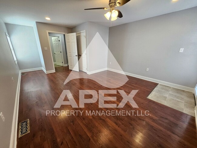 Building Photo - 3411/3413 Harvey Drive