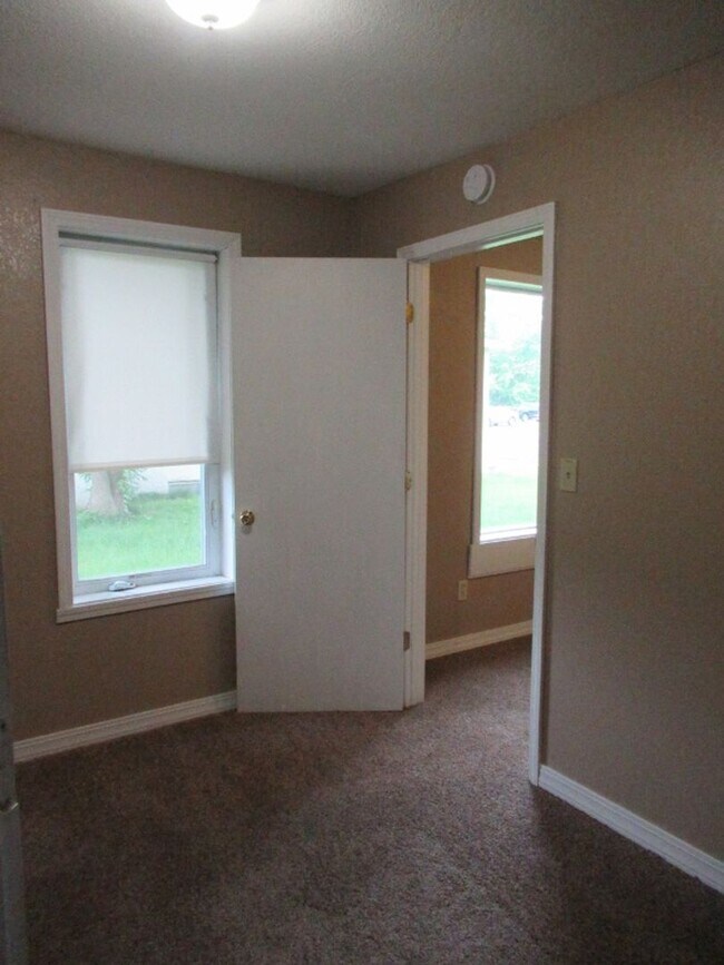 Building Photo - 2 bedroom house with a shed.