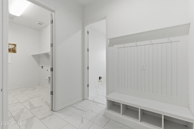 Building Photo - 1083 E Holland Park Dr