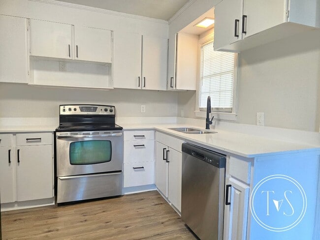 Building Photo - WINTER MOVE-IN SPECIAL: 50% OFF 1st FULL MONTH OF RENT** (**see description for details)