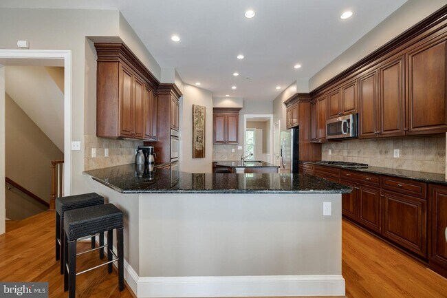 Building Photo - 712 Bracey Ln