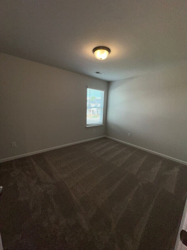 Building Photo - 213 Boneset Dr