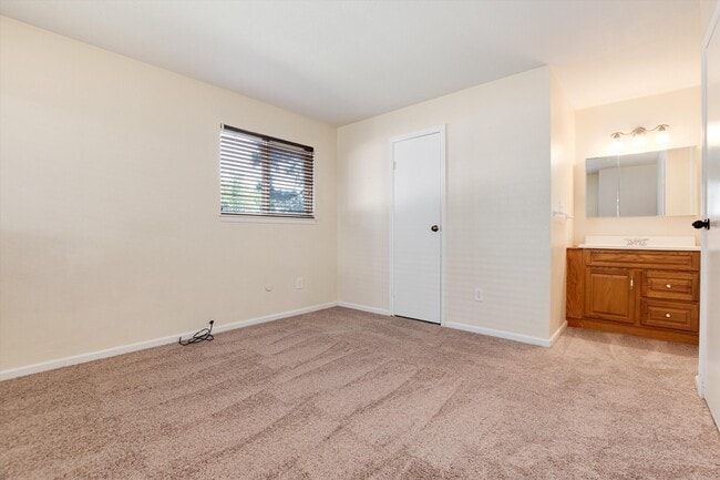 Building Photo - 2375 E Geddes Ave