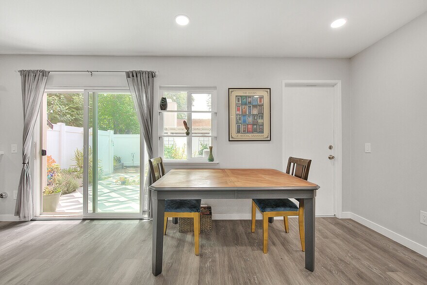 Building Photo - 1068 Border Ave