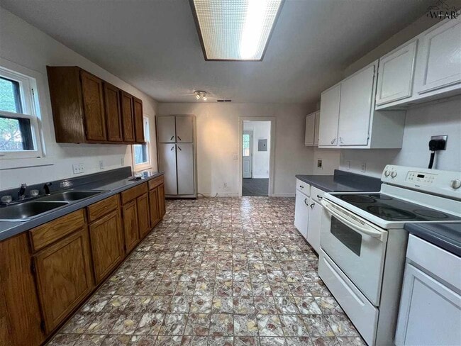 Building Photo - 2310 Talunar Ln