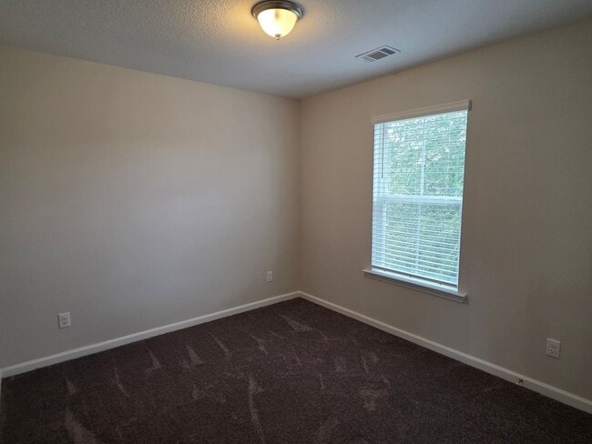 Building Photo - 57 Oakmont Dr