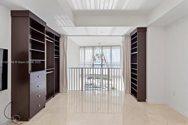 Building Photo - 1100 Biscayne Blvd
