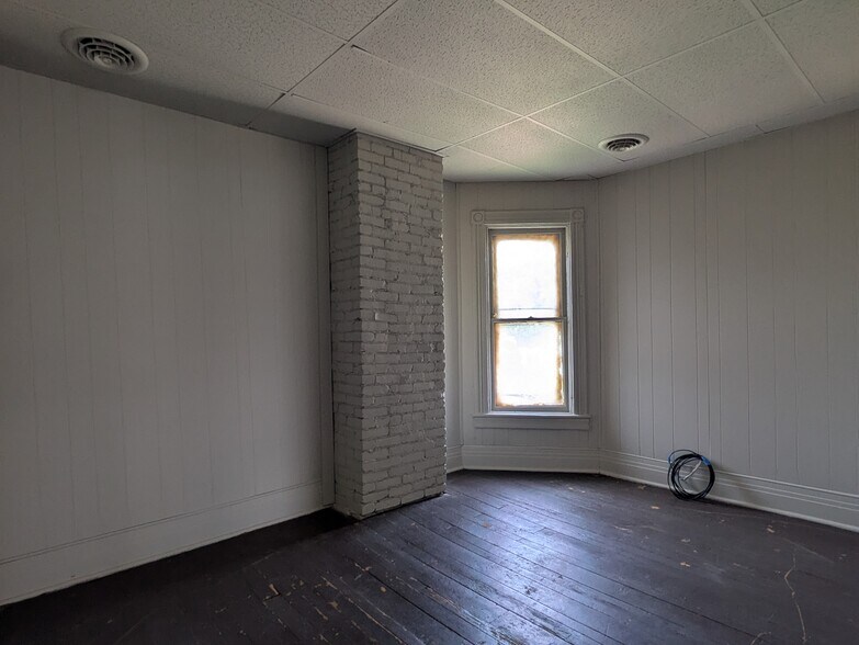 Building Photo - 878 Prospect Ave