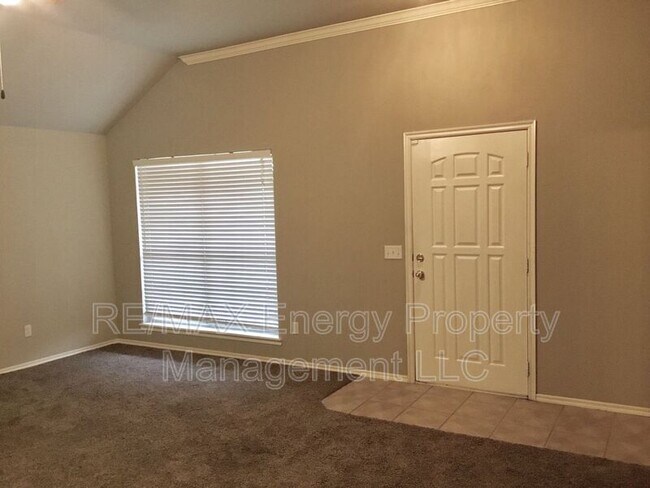 Building Photo - 408 N Willowood Dr